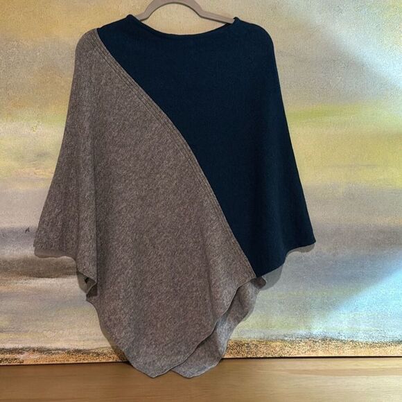 Celeste Women's Wool Cashmere Blend Colorblock Shawl Poncho Gray Navy One Size - Picture 1 of 6